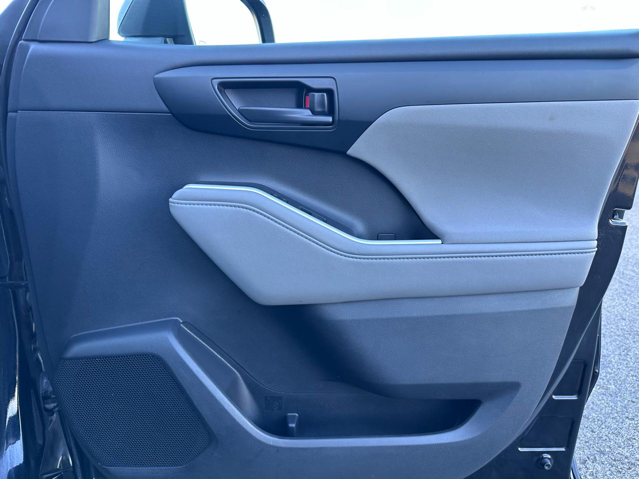 Toyota Highlander LE FWD V6 2020