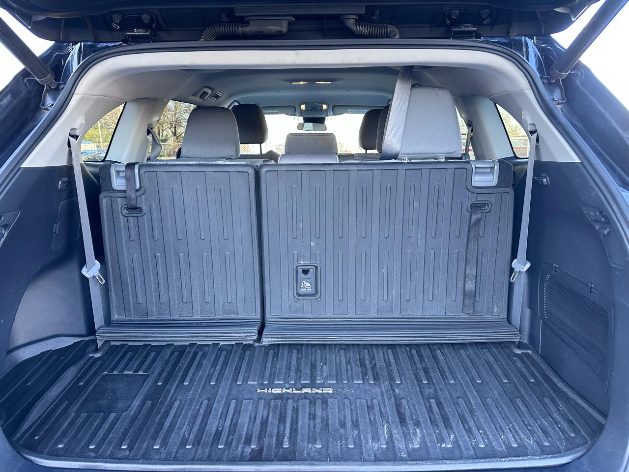 Toyota Highlander LE FWD V6 2020