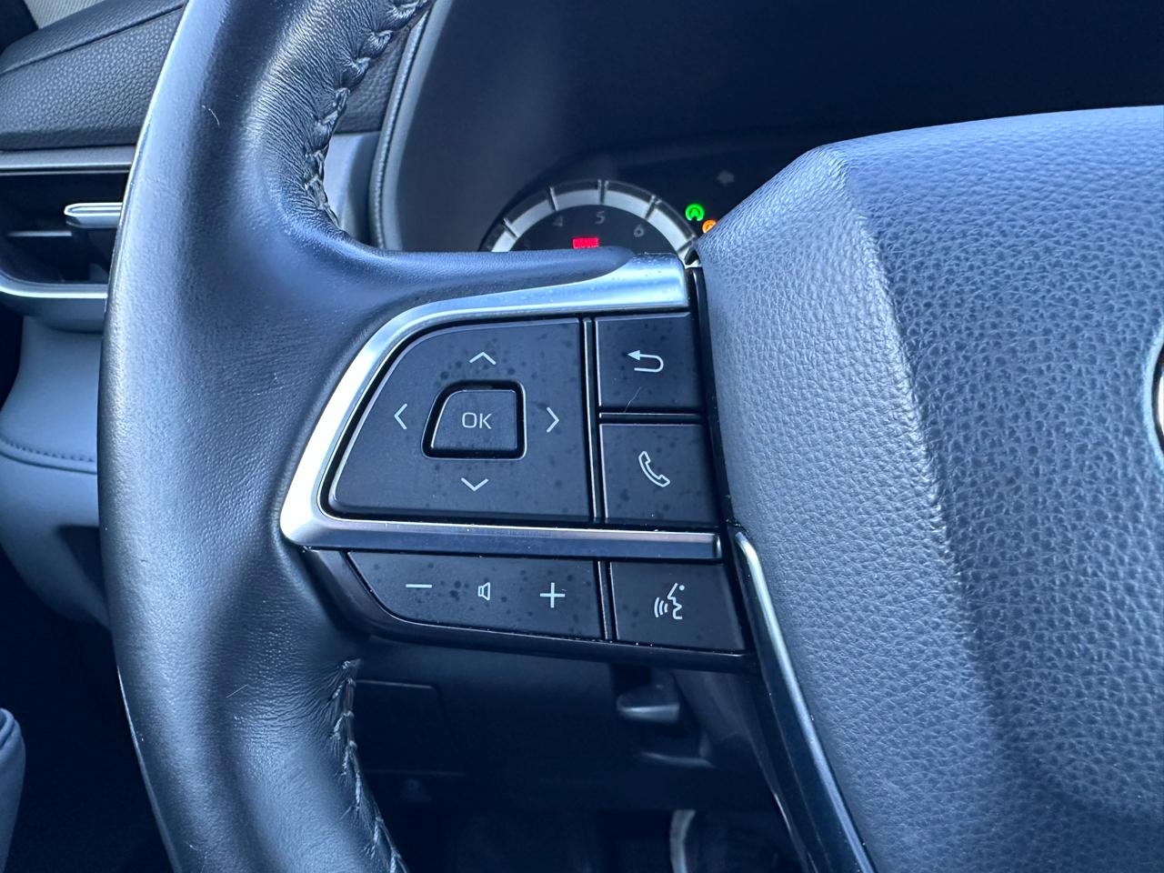 Toyota Highlander LE FWD V6 2020