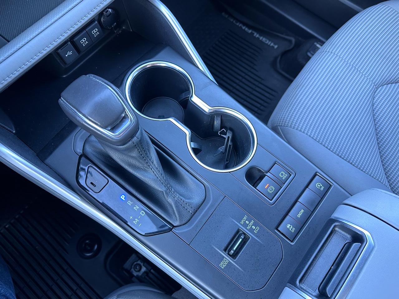 Toyota Highlander LE FWD V6 2020