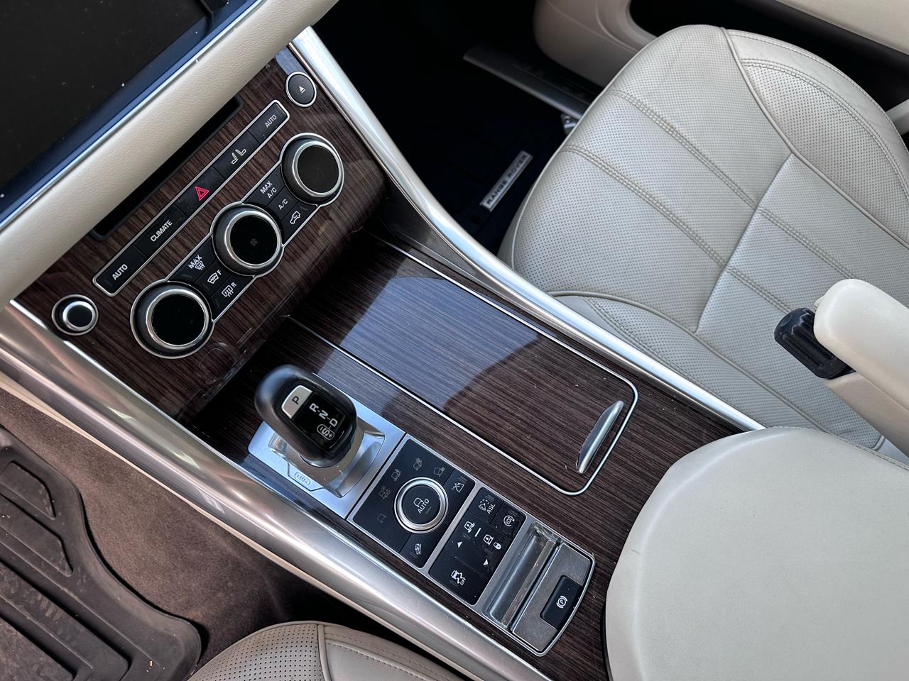 Land Rover Range Rover Sport 3.0L V6 Supercharged SE 2014