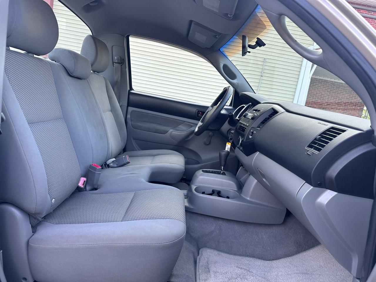 Toyota Tacoma Regular Cab 2WD 2006