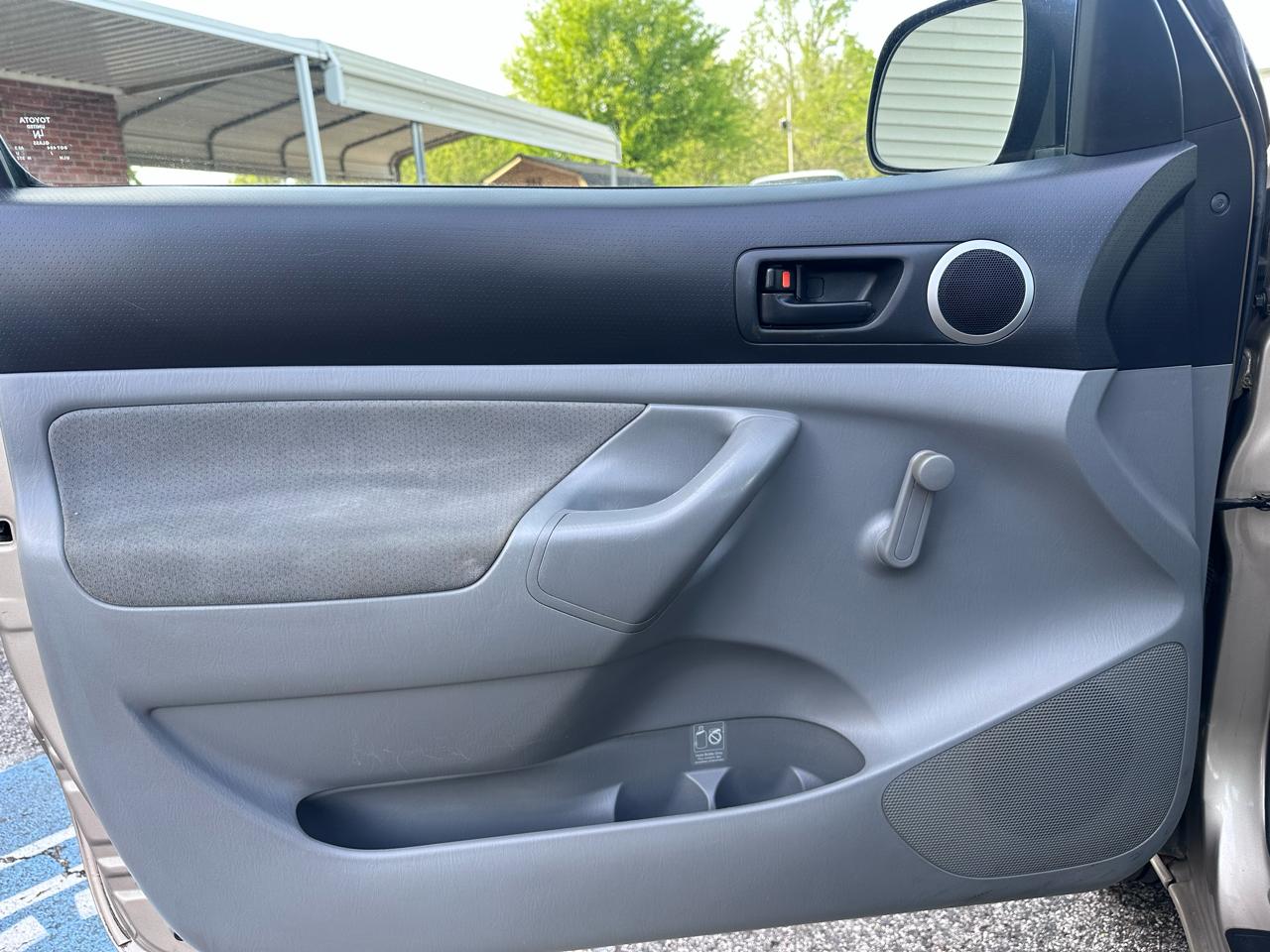 Toyota Tacoma Regular Cab 2WD 2006