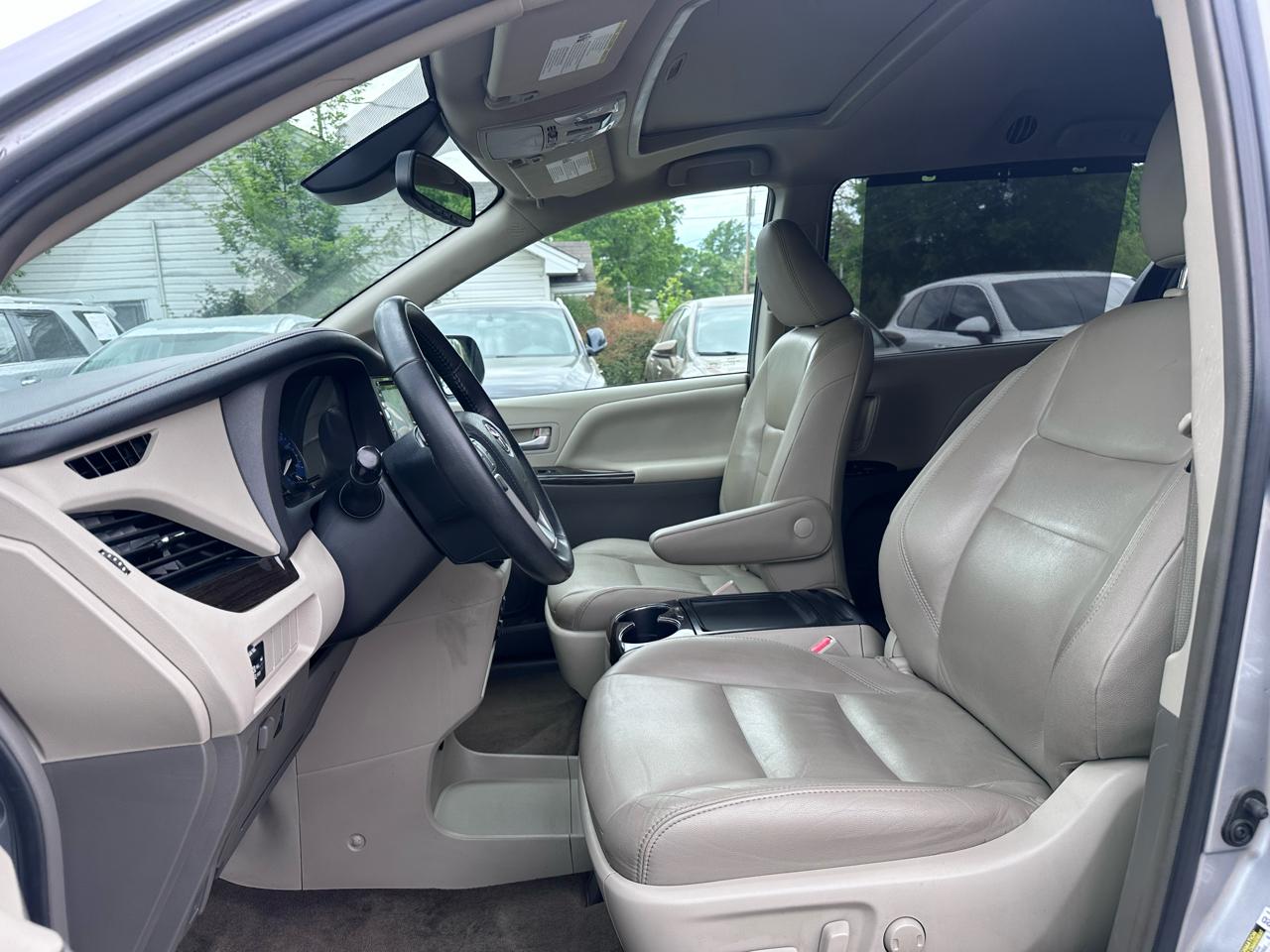Toyota Sienna Limited Premium 7-Passenger 2018