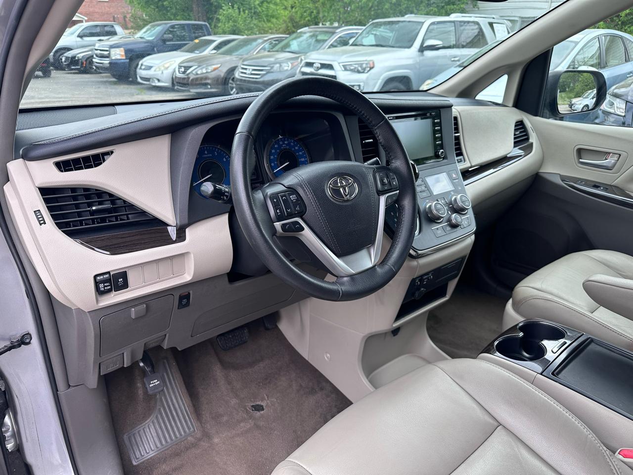 Toyota Sienna Limited Premium 7-Passenger 2018