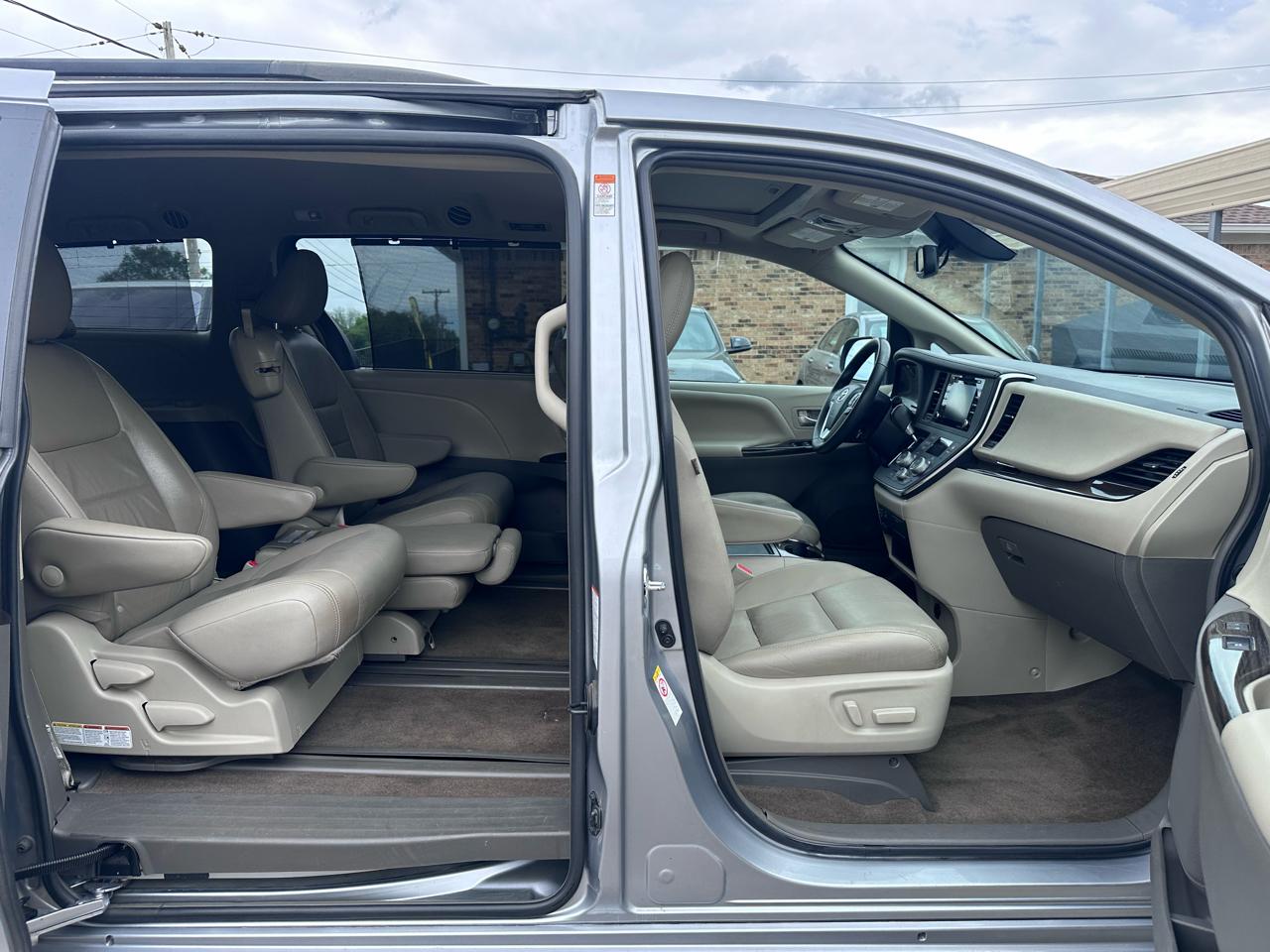 Toyota Sienna Limited Premium 7-Passenger 2018