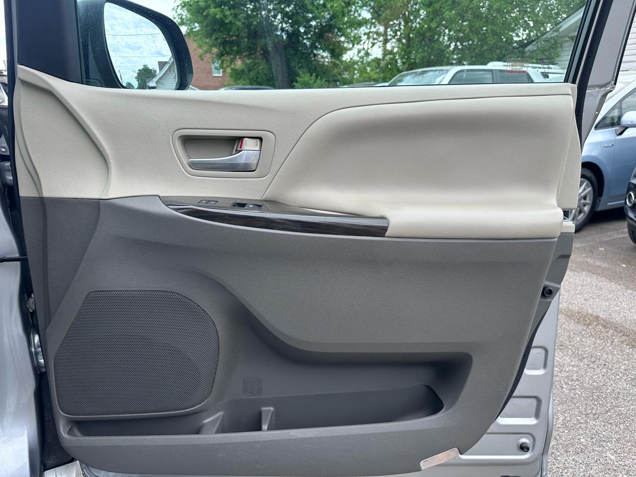 Toyota Sienna Limited Premium 7-Passenger 2018