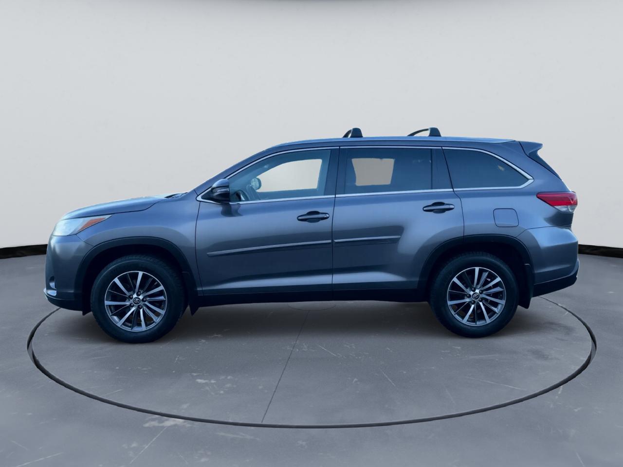 Toyota Highlander XLE 4D SUV FWD 2019