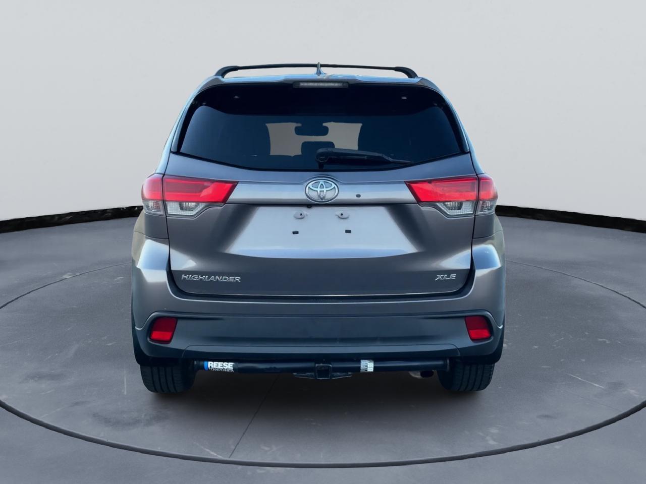Toyota Highlander XLE 4D SUV FWD 2019