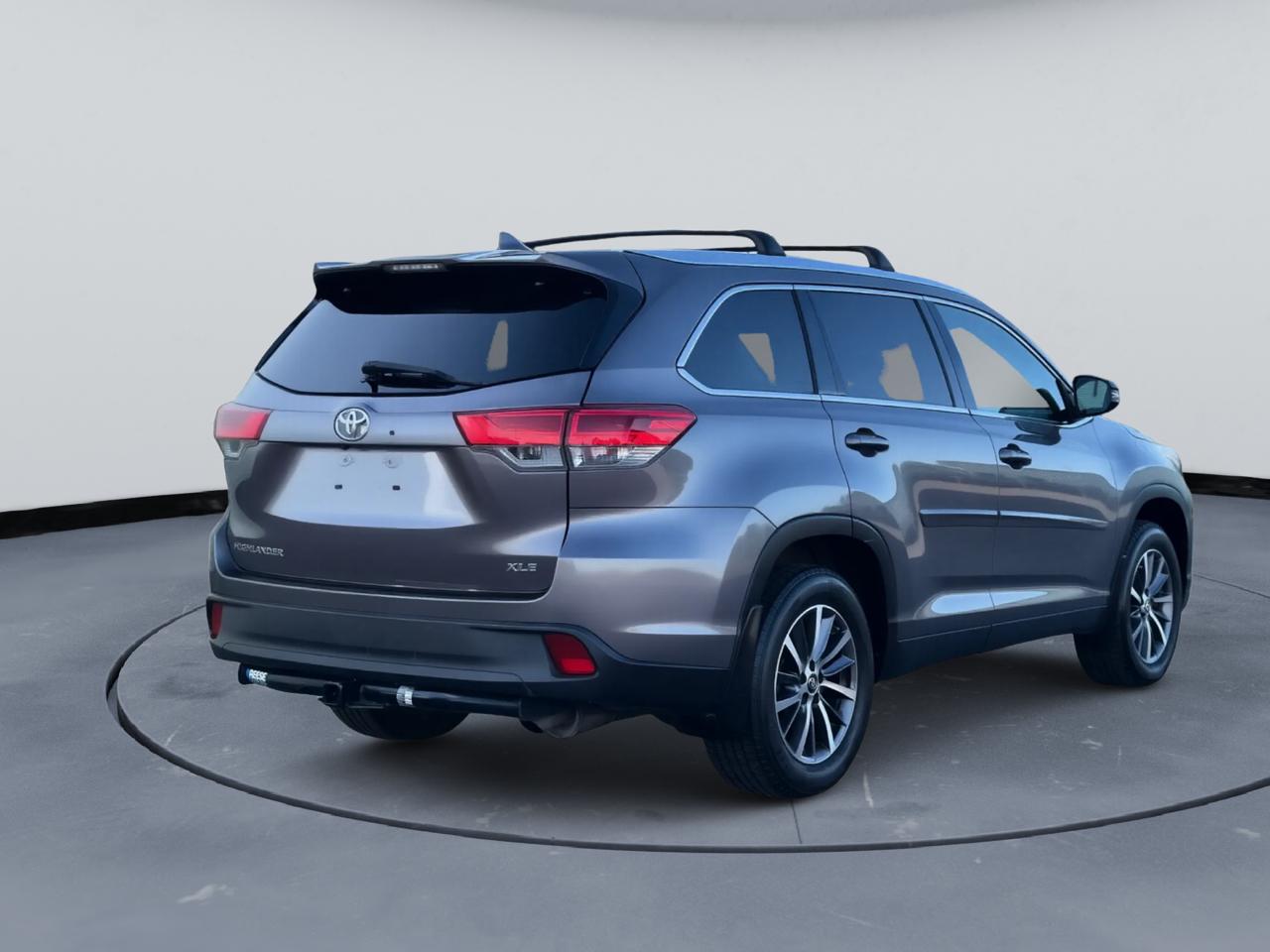 Toyota Highlander XLE 4D SUV FWD 2019