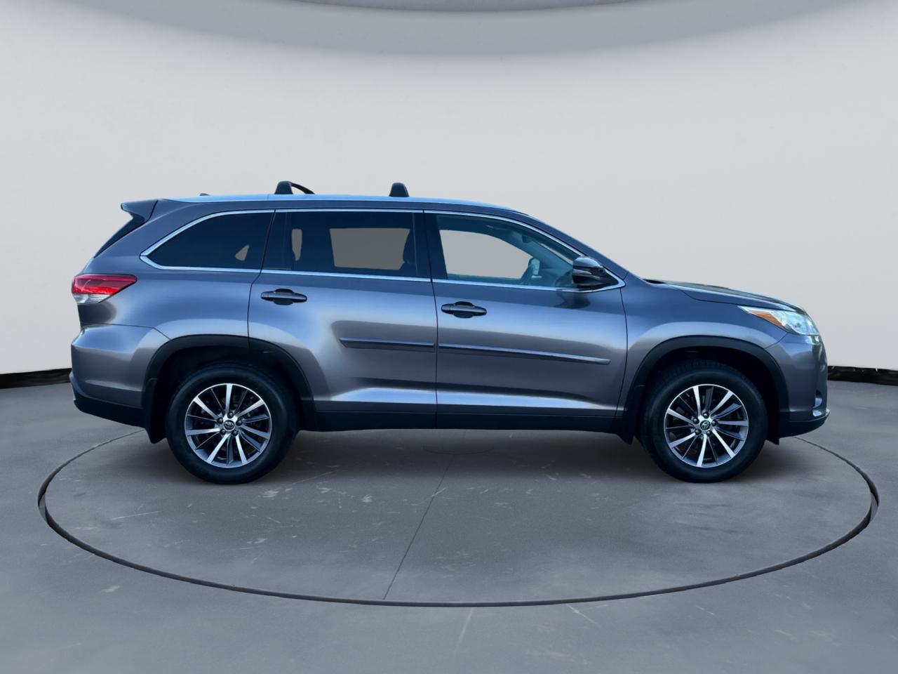 Toyota Highlander XLE 4D SUV FWD 2019