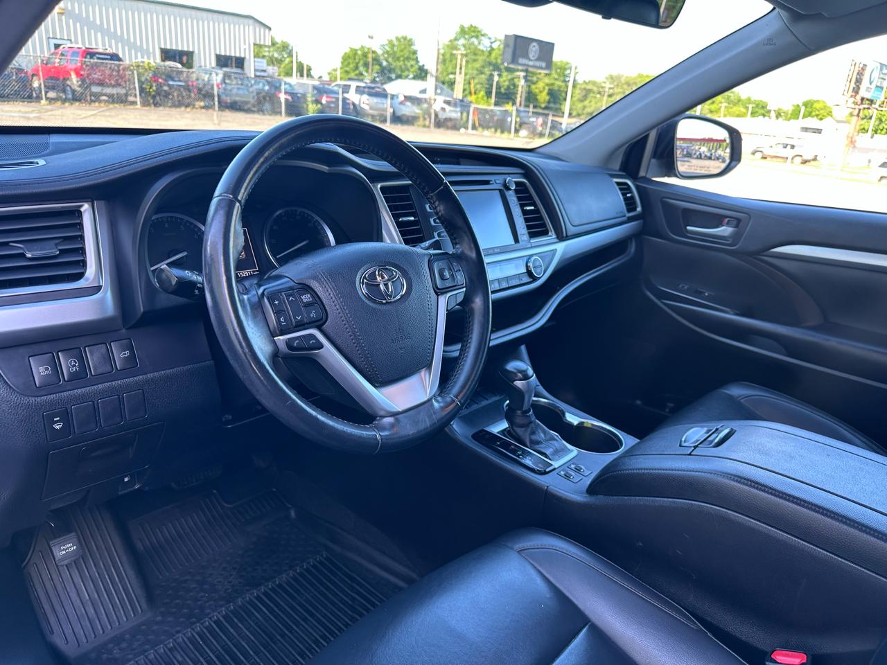 Toyota Highlander XLE 4D SUV FWD 2019