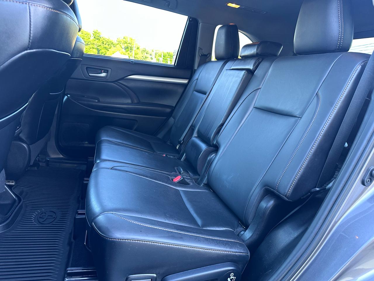 Toyota Highlander XLE 4D SUV FWD 2019