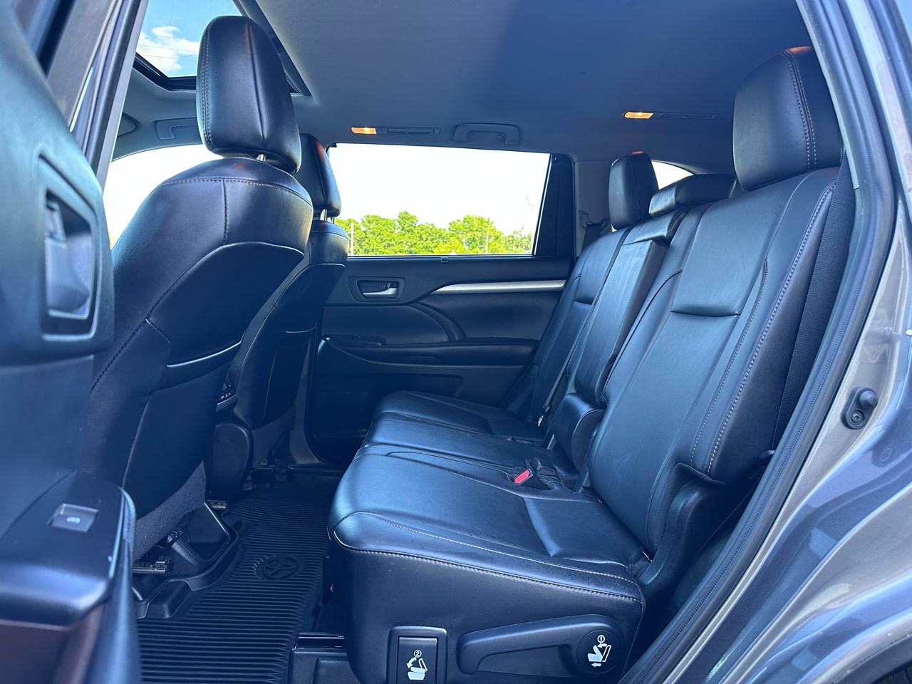 Toyota Highlander XLE 4D SUV FWD 2019