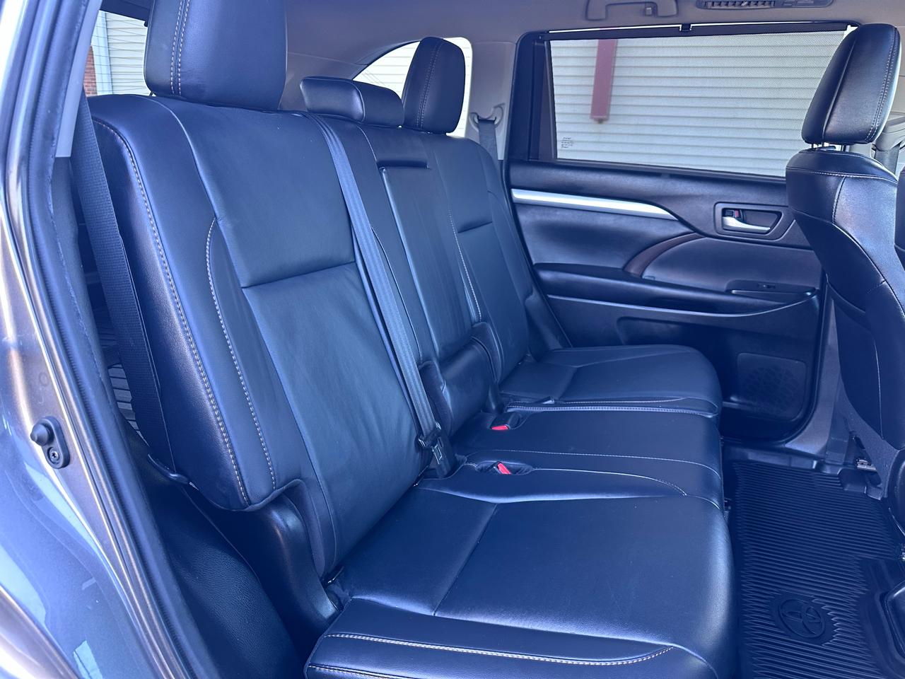 Toyota Highlander XLE 4D SUV FWD 2019
