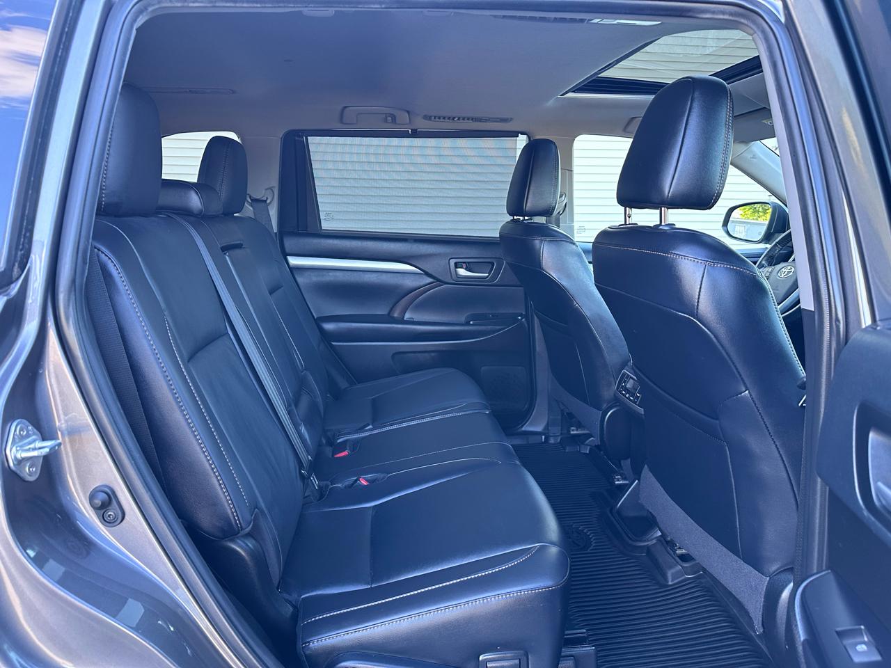 Toyota Highlander XLE 4D SUV FWD 2019