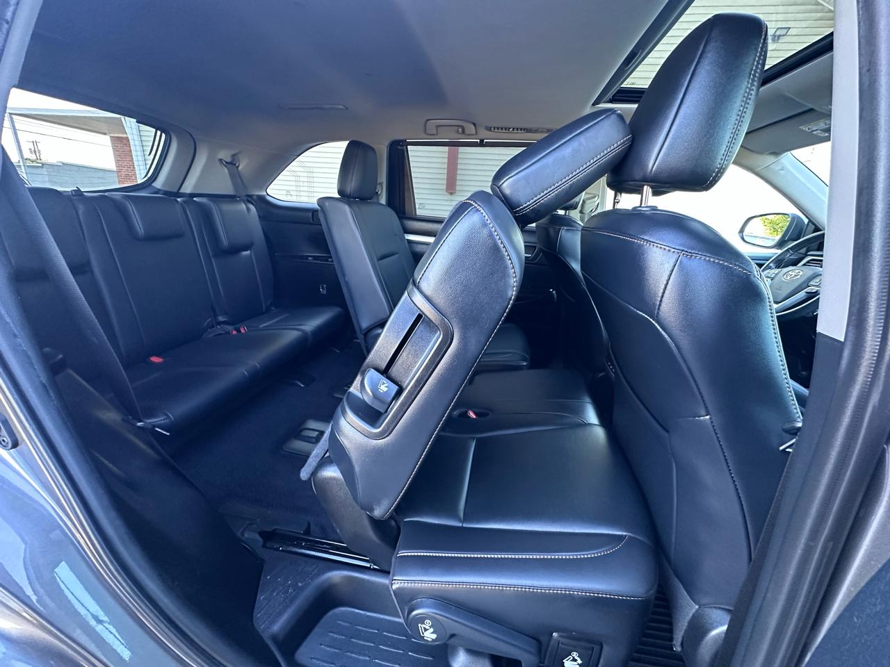 Toyota Highlander XLE 4D SUV FWD 2019