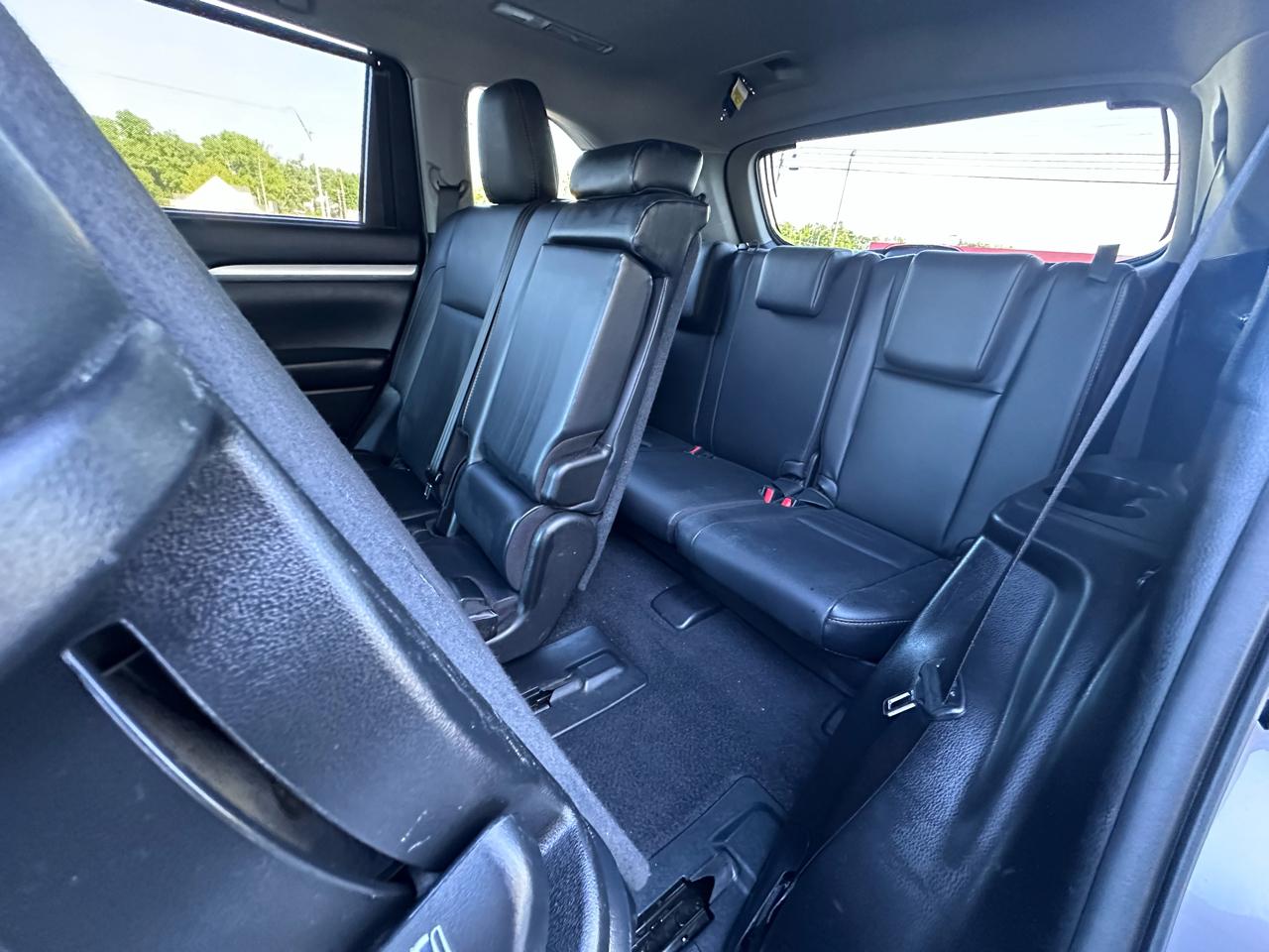 Toyota Highlander XLE 4D SUV FWD 2019