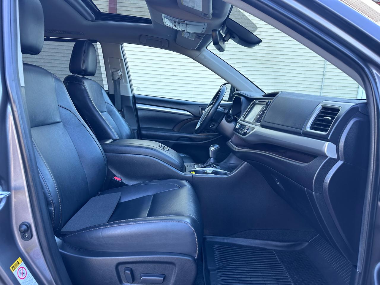 Toyota Highlander XLE 4D SUV FWD 2019