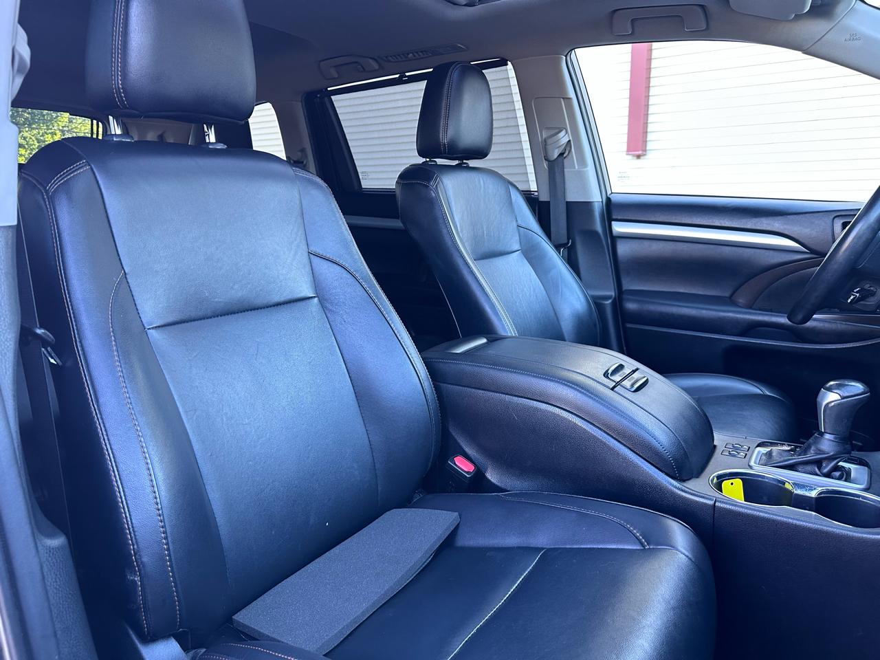 Toyota Highlander XLE 4D SUV FWD 2019
