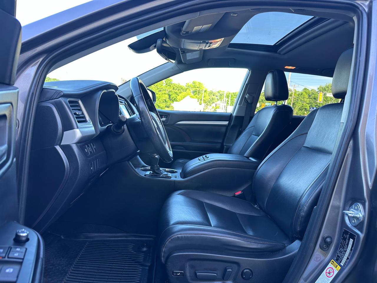 Toyota Highlander XLE 4D SUV FWD 2019