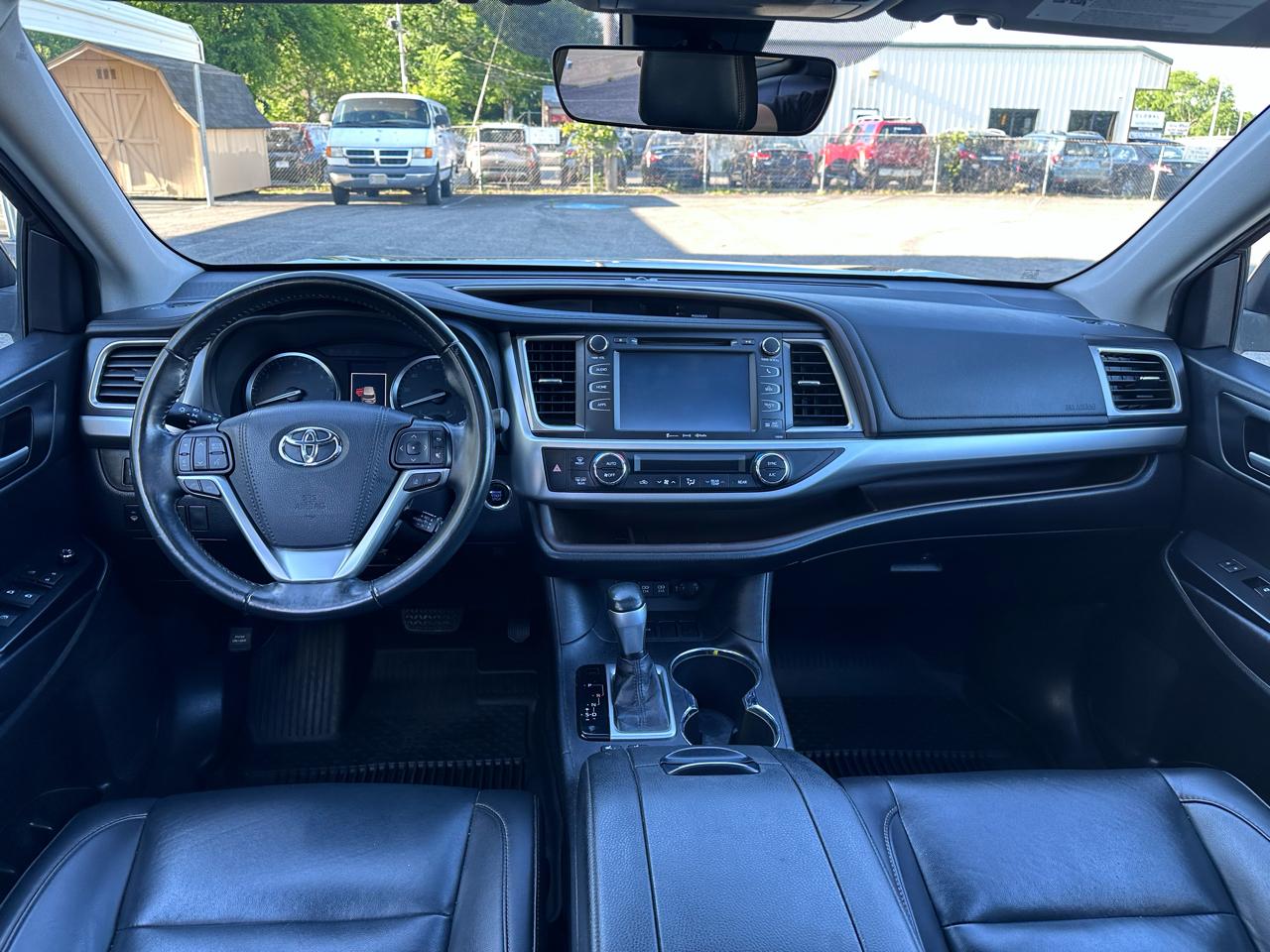 Toyota Highlander XLE 4D SUV FWD 2019