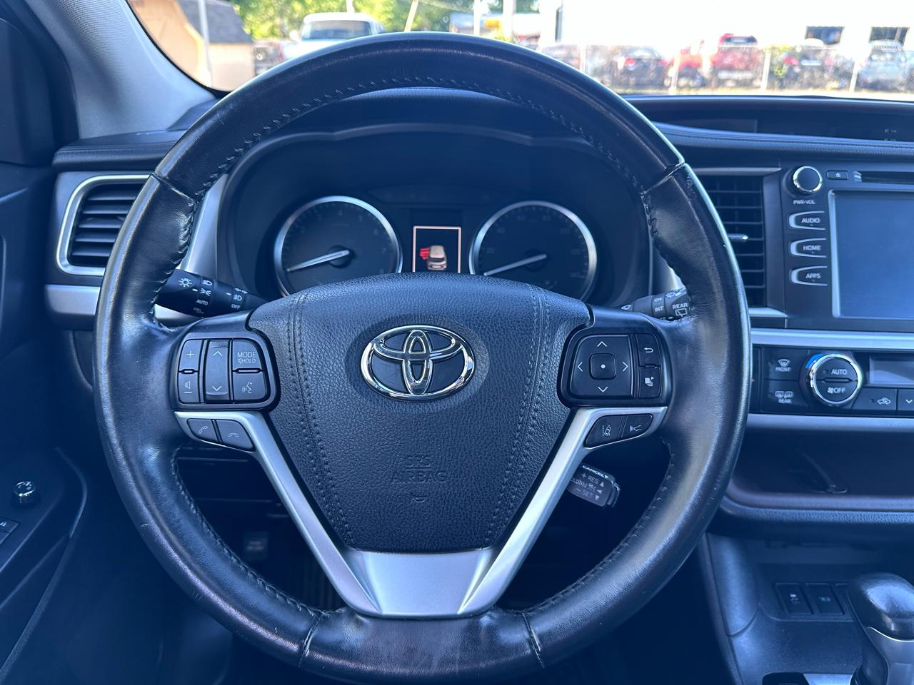 Toyota Highlander XLE 4D SUV FWD 2019