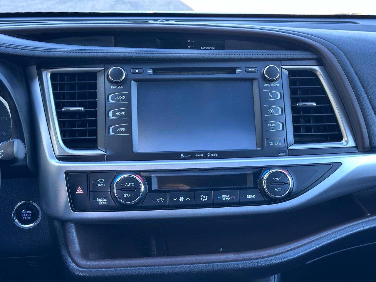 Toyota Highlander XLE 4D SUV FWD 2019