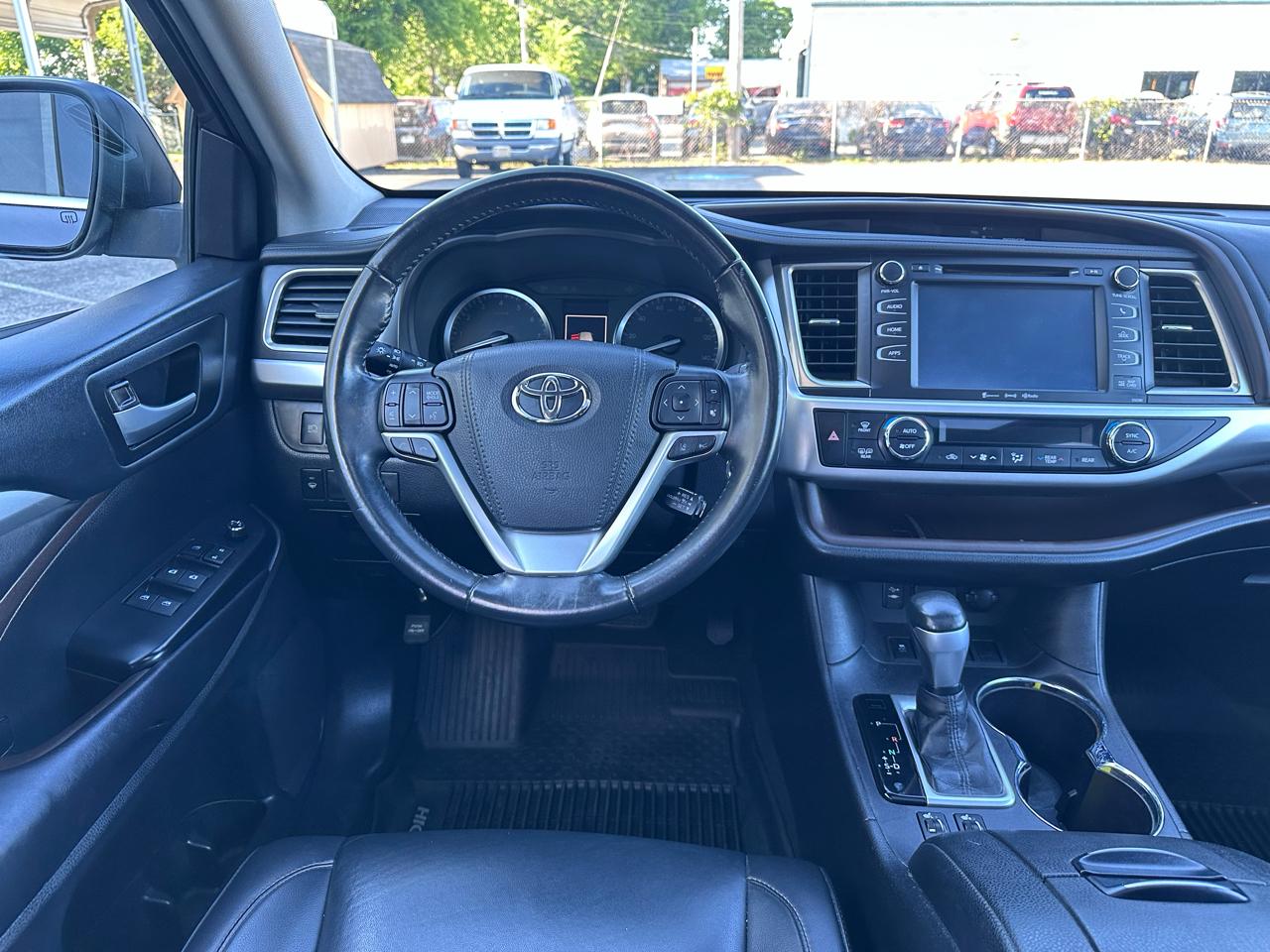 Toyota Highlander XLE 4D SUV FWD 2019
