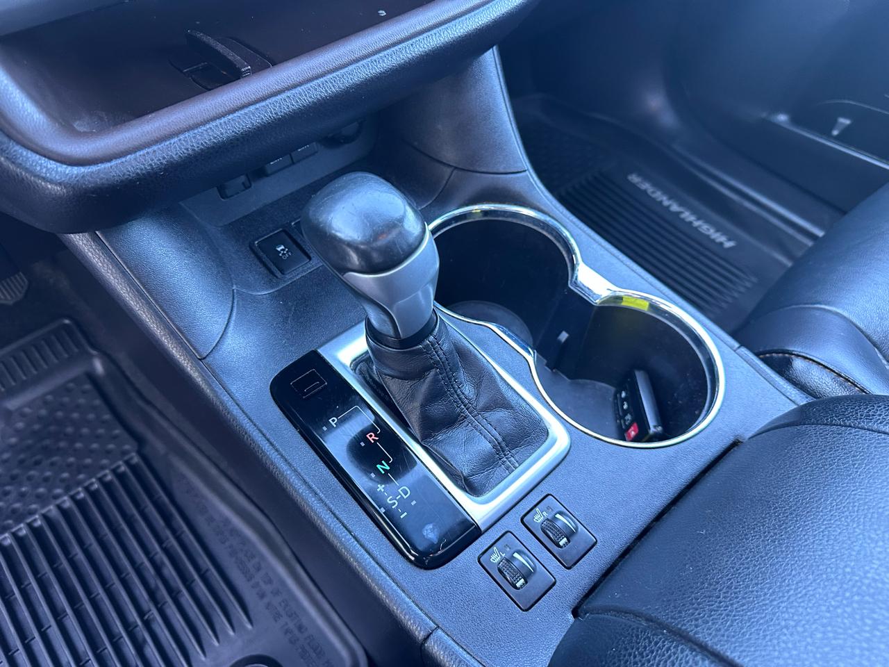 Toyota Highlander XLE 4D SUV FWD 2019