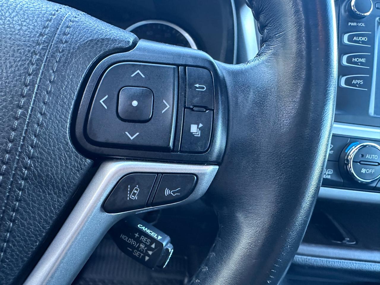 Toyota Highlander XLE 4D SUV FWD 2019