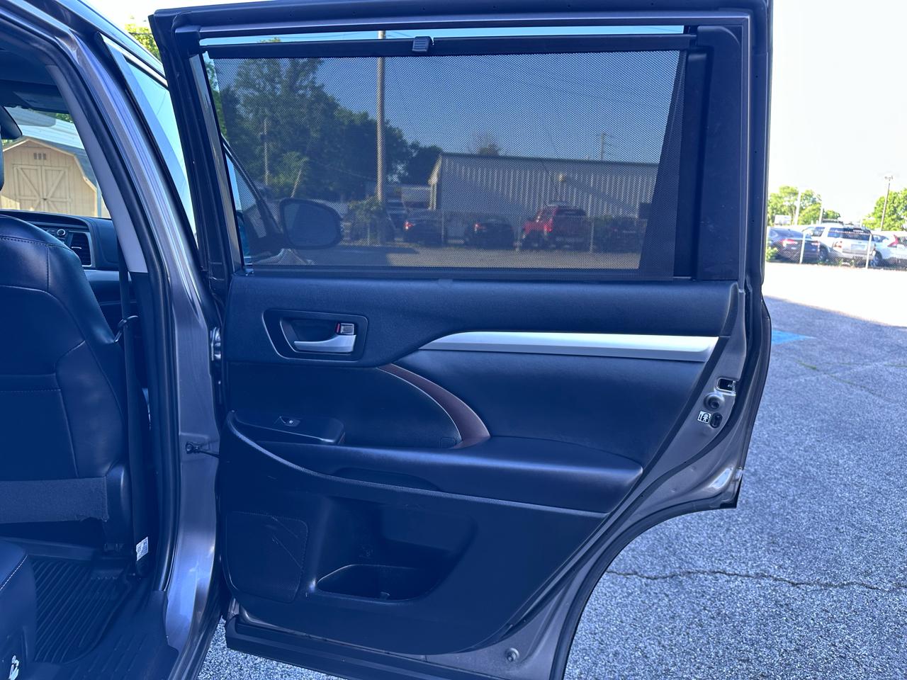Toyota Highlander XLE 4D SUV FWD 2019
