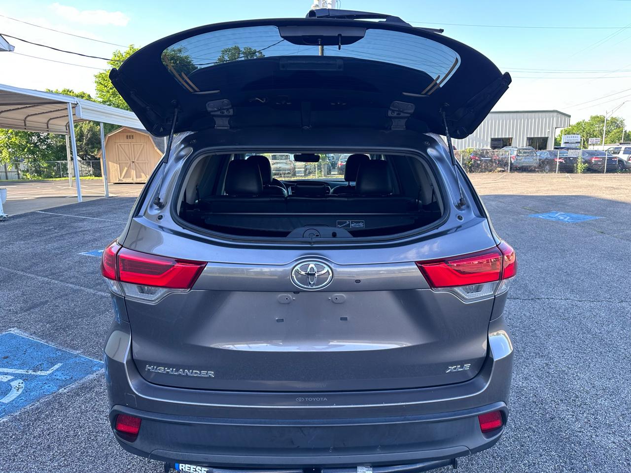 Toyota Highlander XLE 4D SUV FWD 2019