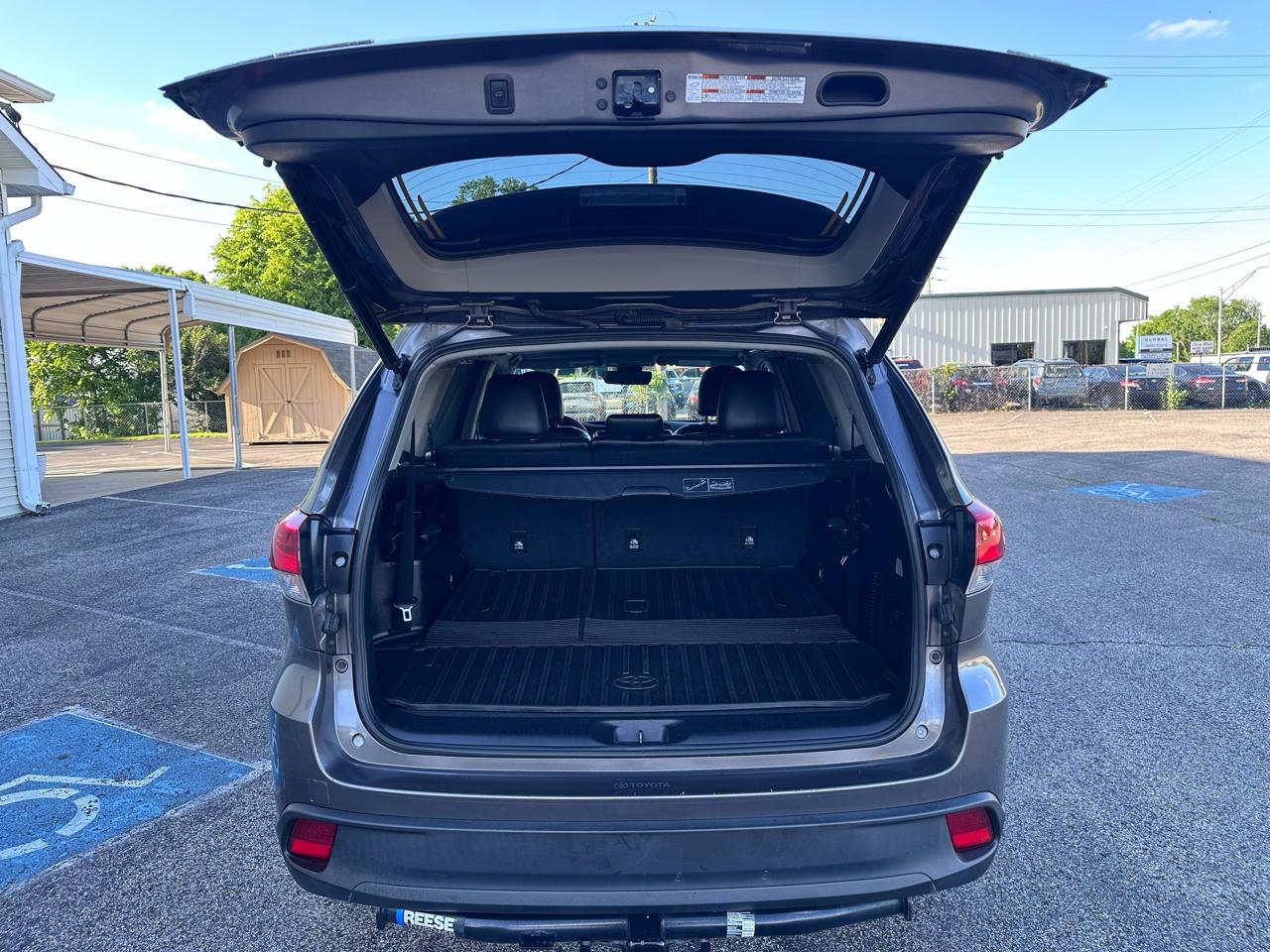 Toyota Highlander XLE 4D SUV FWD 2019