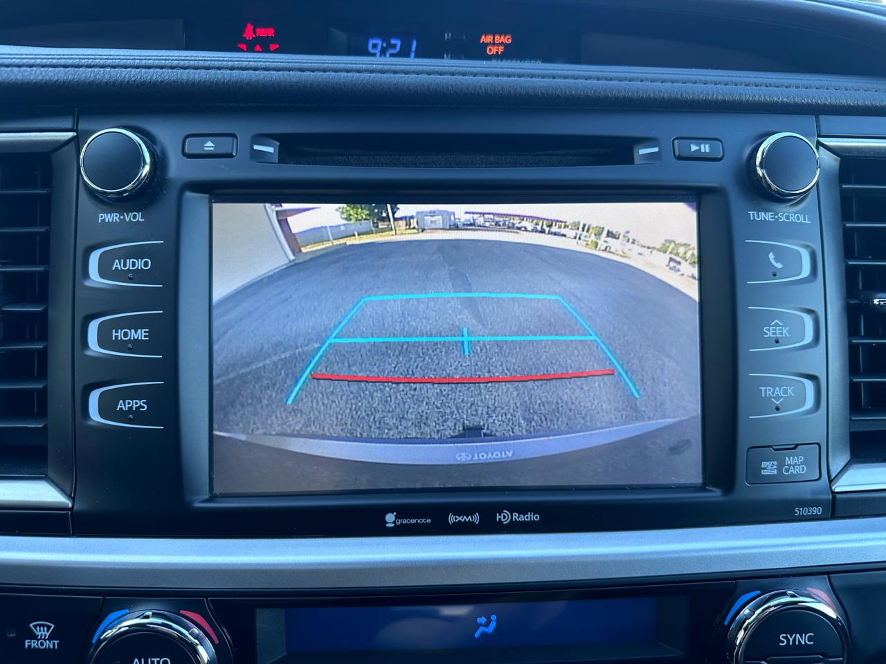 Toyota Highlander XLE 4D SUV FWD 2019