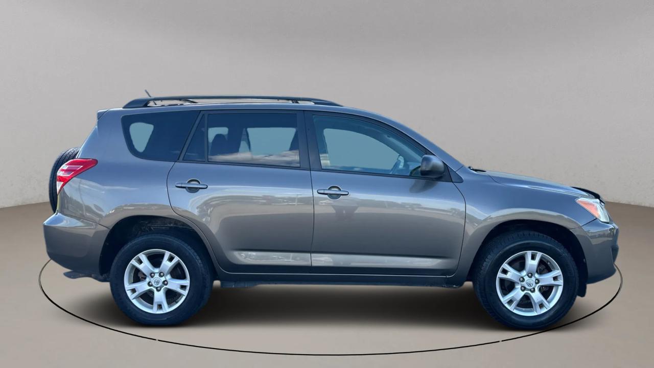 Toyota RAV4 Base V6 4WD 2012