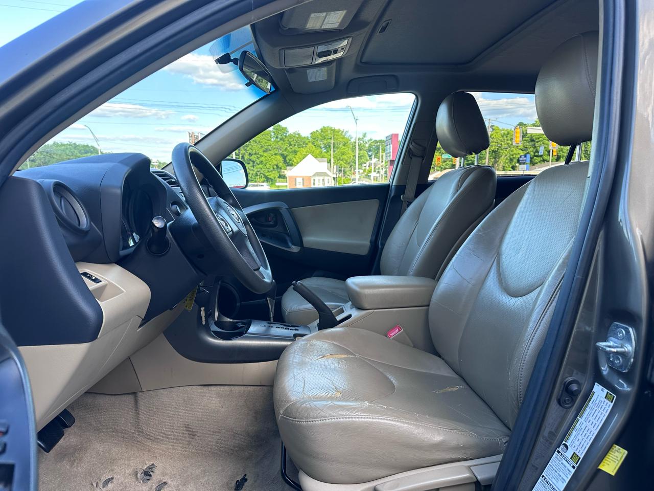 Toyota RAV4 Base V6 4WD 2012