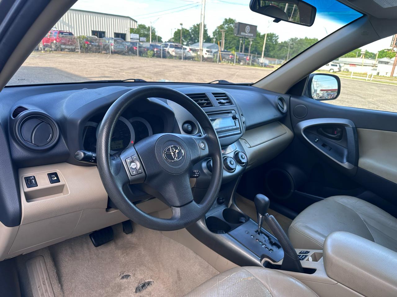 Toyota RAV4 Base V6 4WD 2012