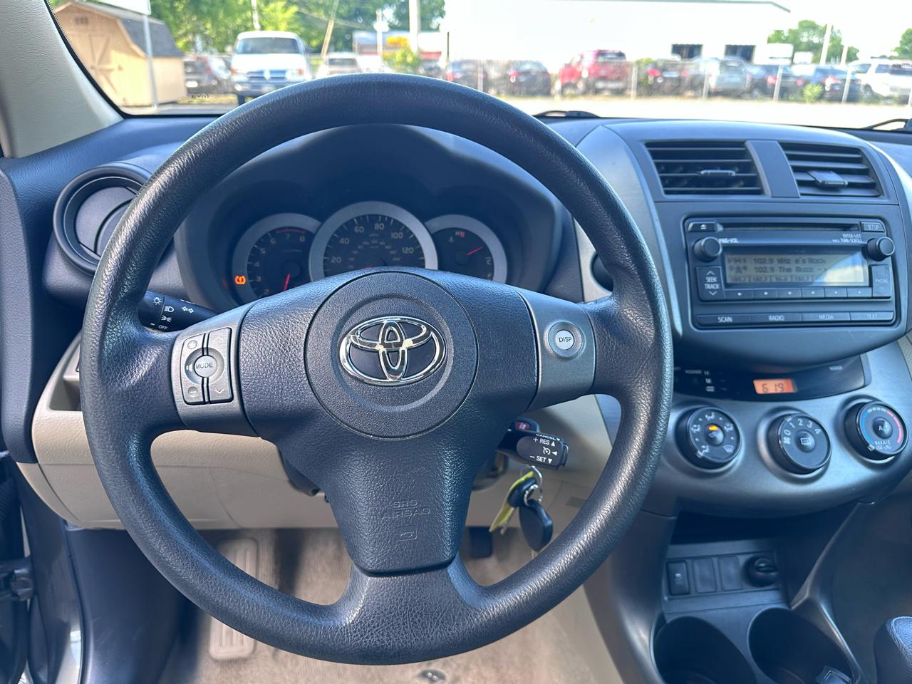 Toyota RAV4 Base V6 4WD 2012