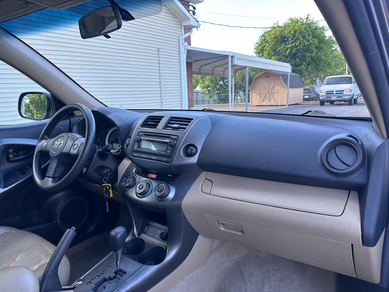 Toyota RAV4 Base V6 4WD 2012
