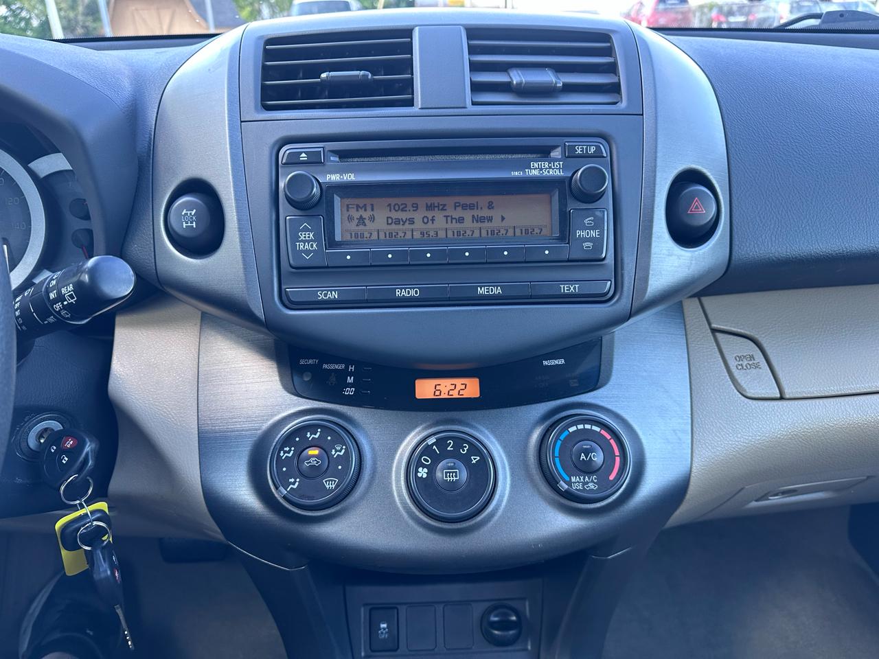 Toyota RAV4 Base V6 4WD 2012