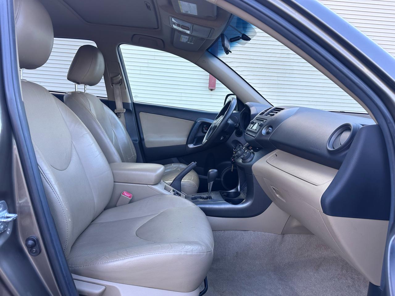 Toyota RAV4 Base V6 4WD 2012