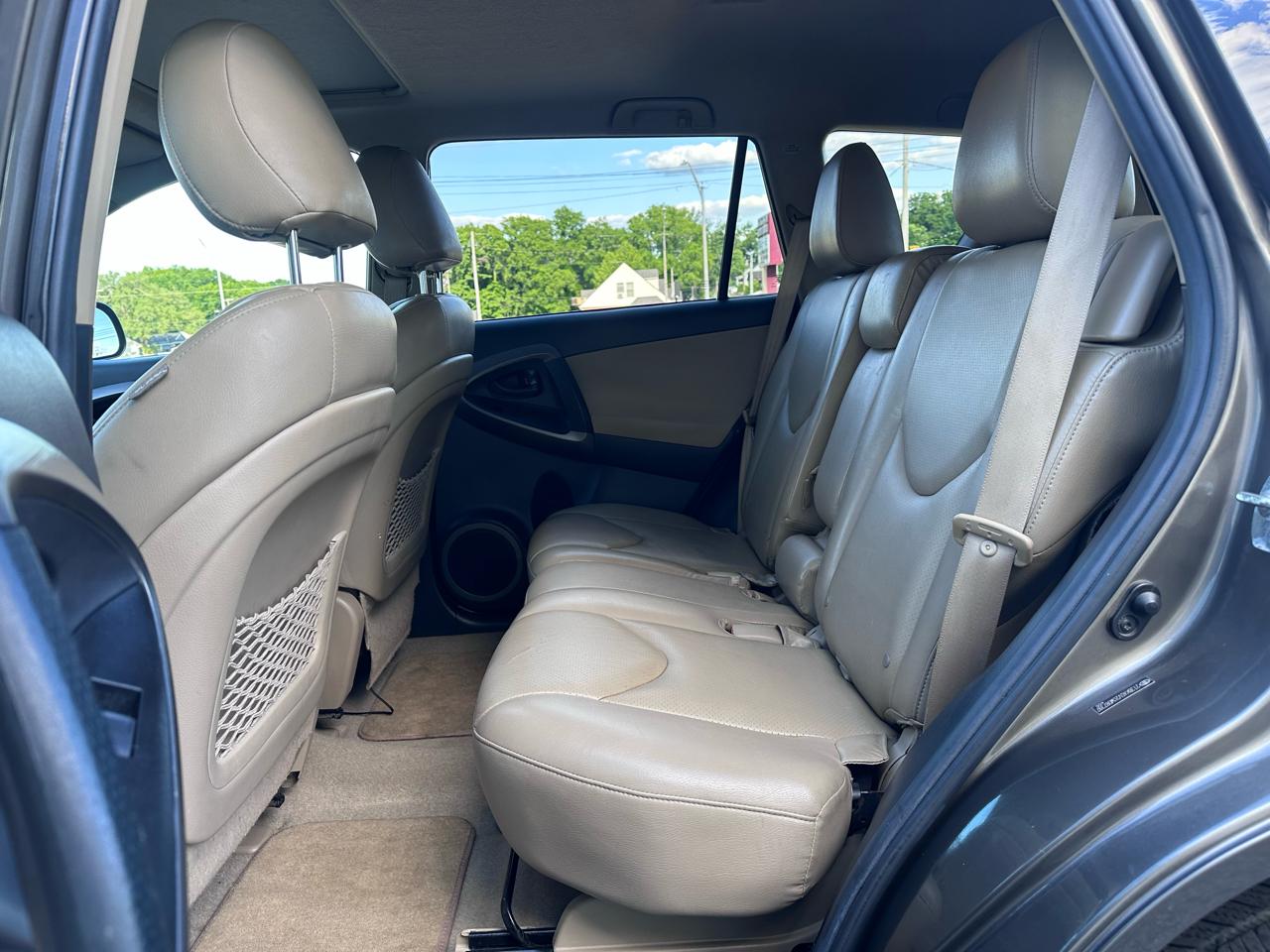 Toyota RAV4 Base V6 4WD 2012