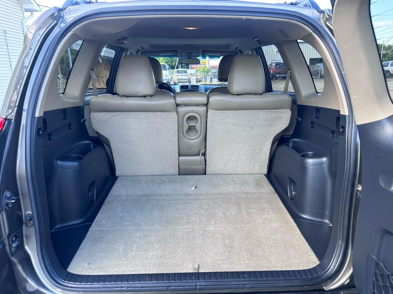 Toyota RAV4 Base V6 4WD 2012