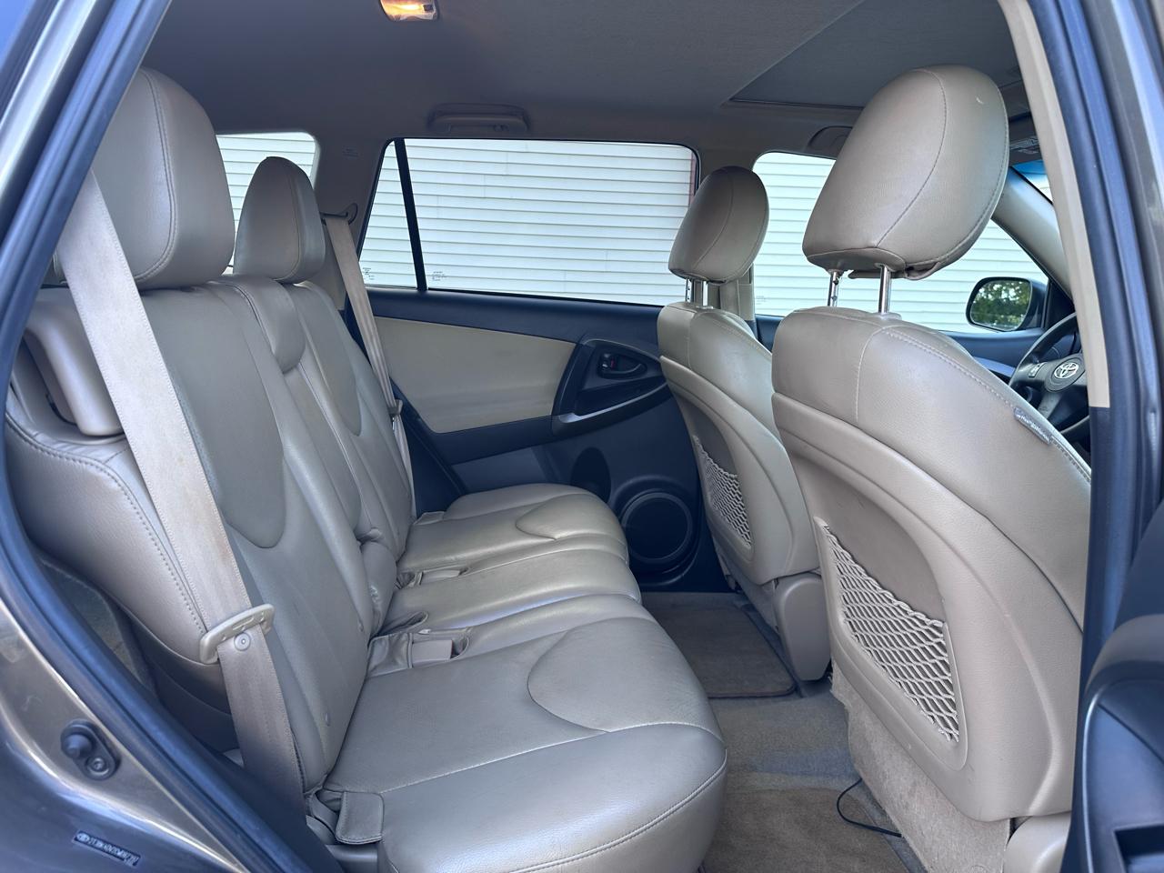Toyota RAV4 Base V6 4WD 2012