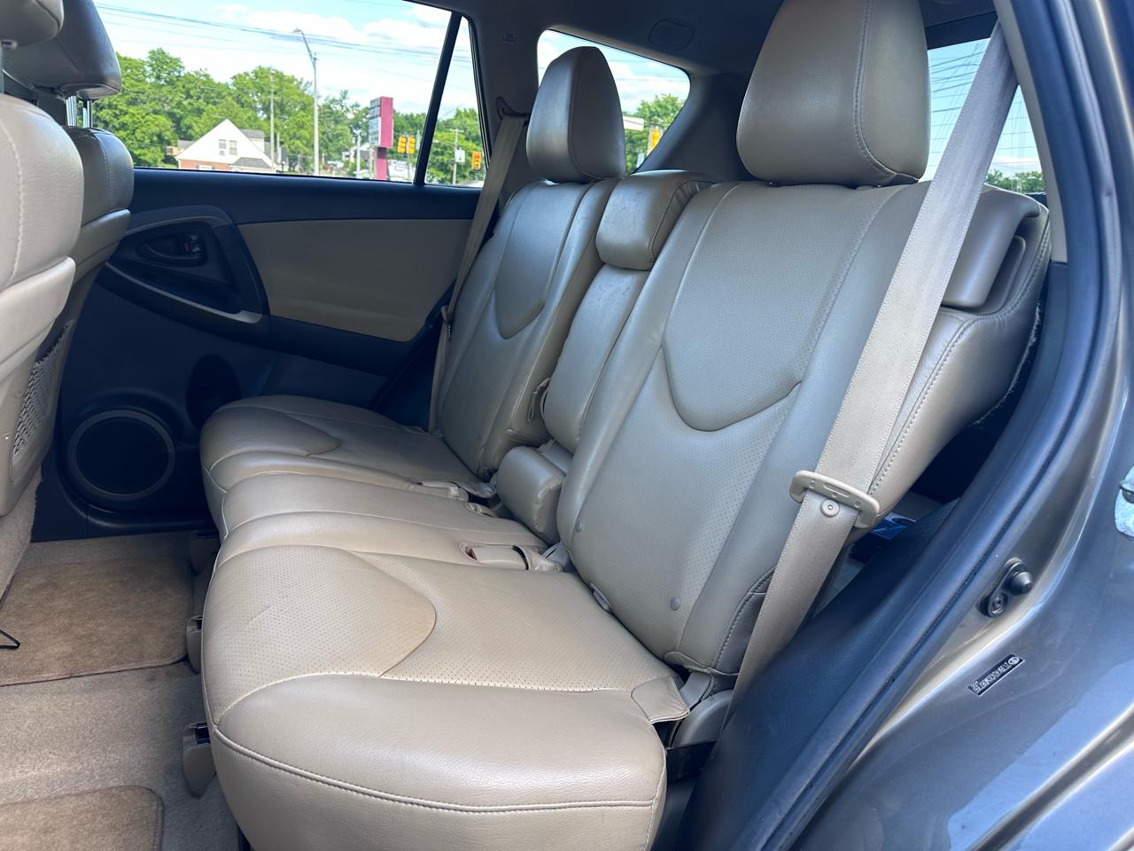 Toyota RAV4 Base V6 4WD 2012