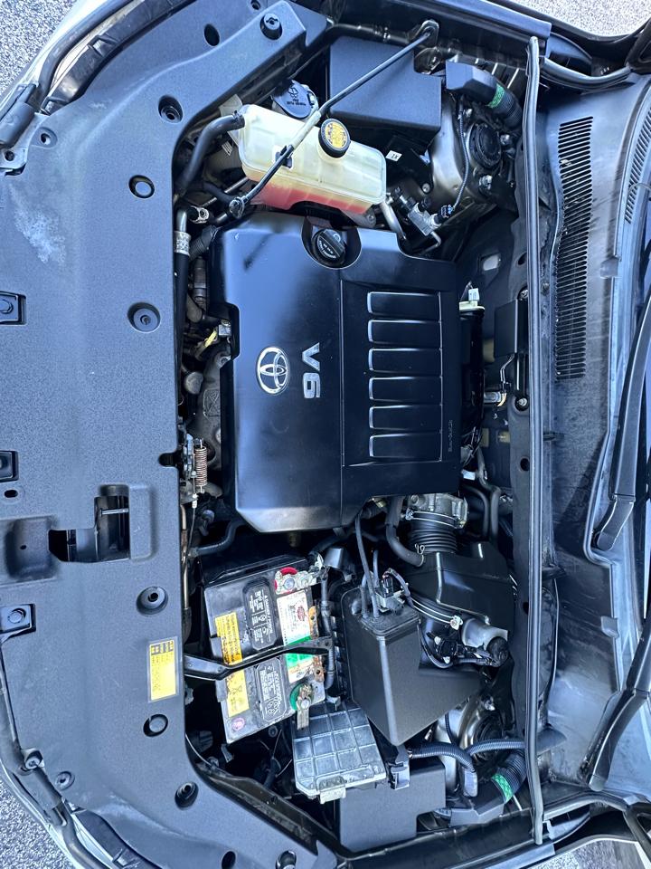 Toyota RAV4 Base V6 4WD 2012