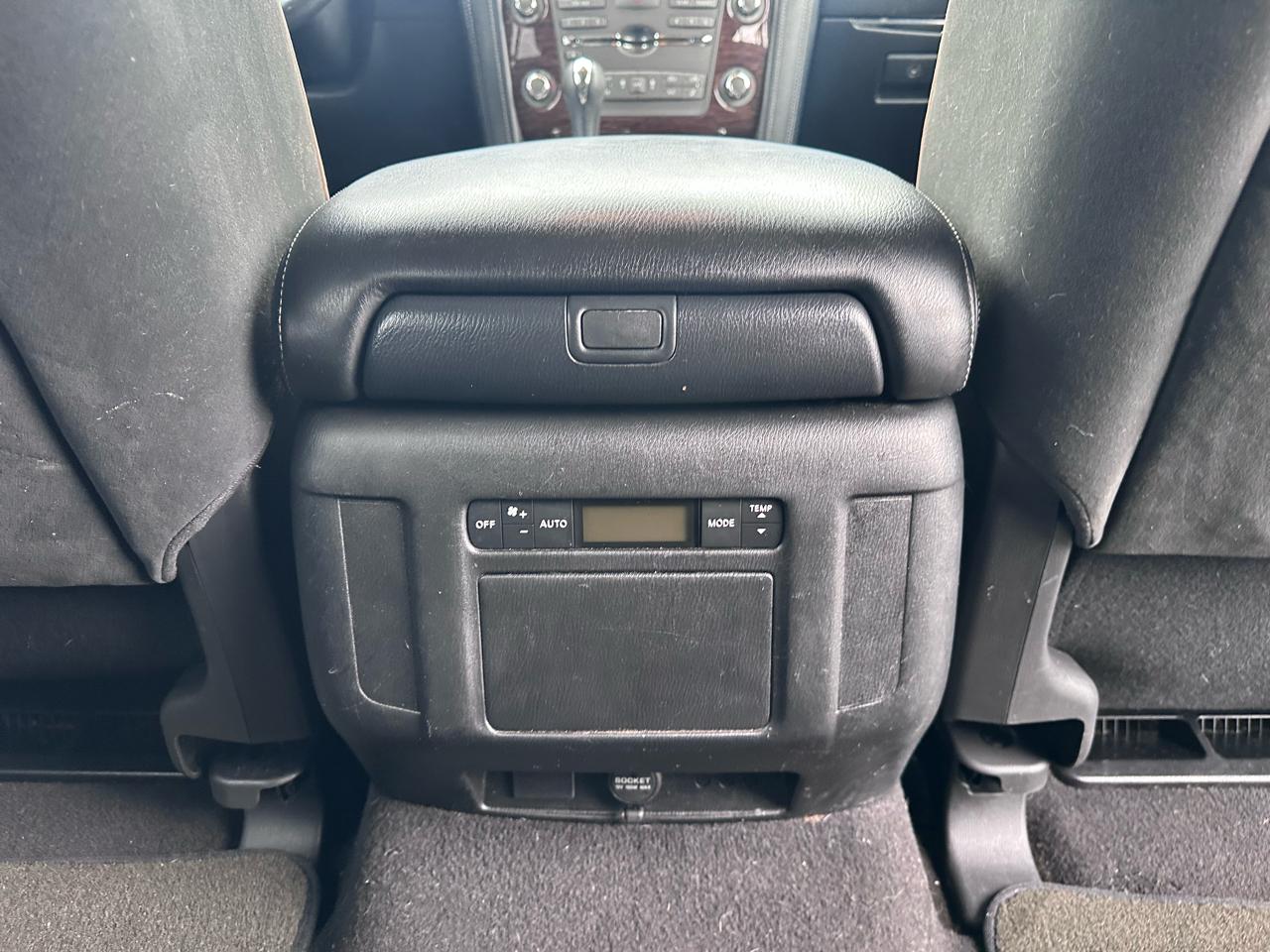 Nissan Armada Platinum AWD 2017