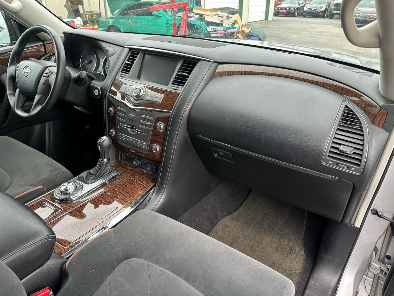 Nissan Armada Platinum AWD 2017