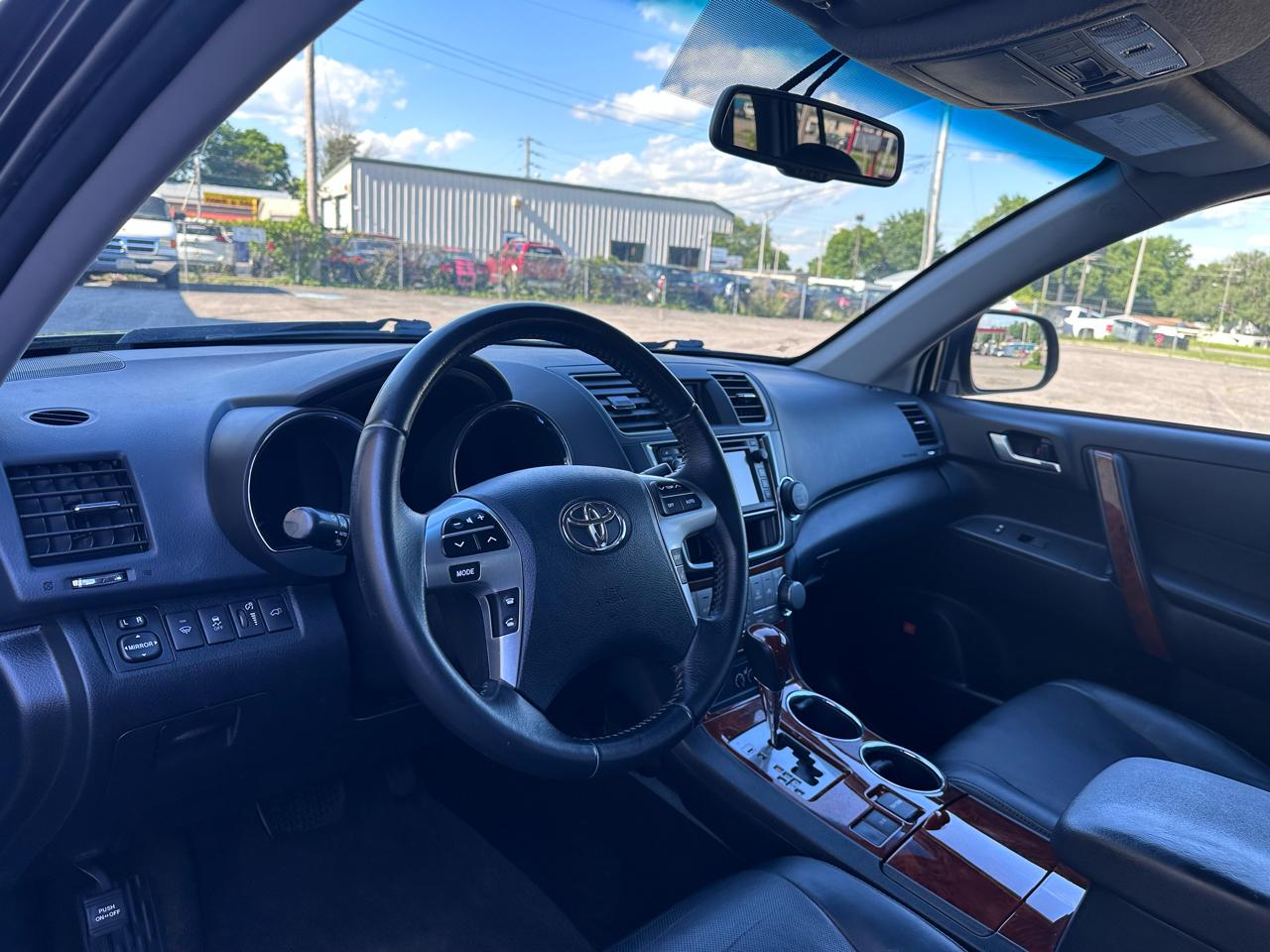 Toyota Highlander Limited 2WD 2013